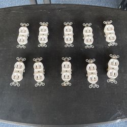 Outlets Receptacles / No Ground Plug S