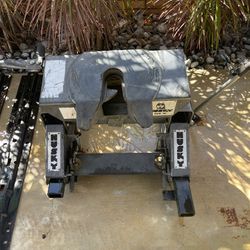 Husky Fifth Wheel Hitch (REDUCED !) 