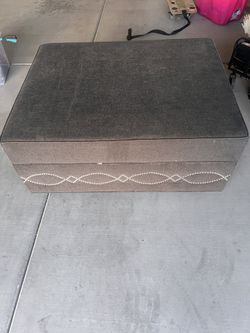 Ottoman With Twin-Size Pull-Out Bed – Luxury Duralee Fabric 🛏️✨