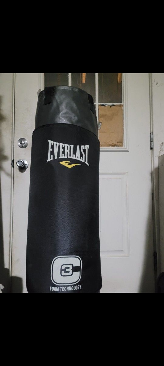 100lbs punching 👊 bag