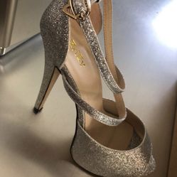 ZriEy Ladies Heels - Size 38 (7.5/8) - like new