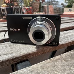 Vintage Sony Cybershot Digital Camera -black 