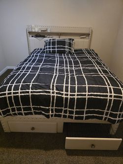 Beige Queen Bedroom W/ 2 Storage Drawers 