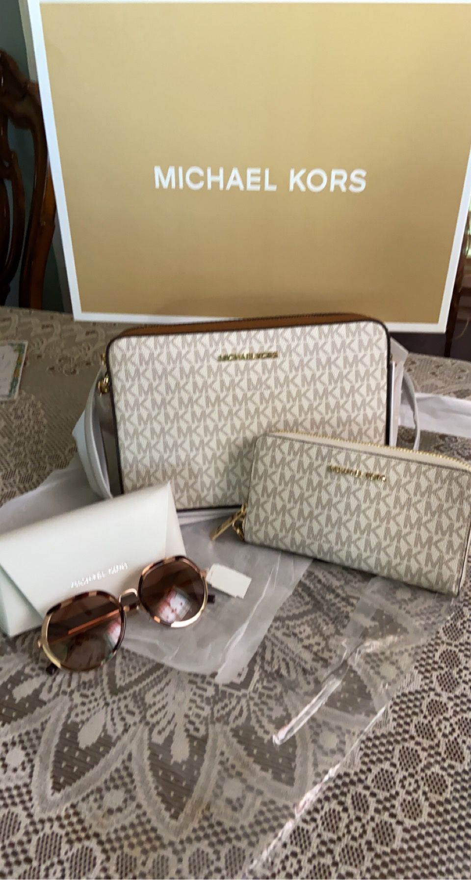 New!!!! Michael Kors Crossbody, Wallet And Glasses