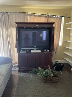 50in Tv With Entertainment Center