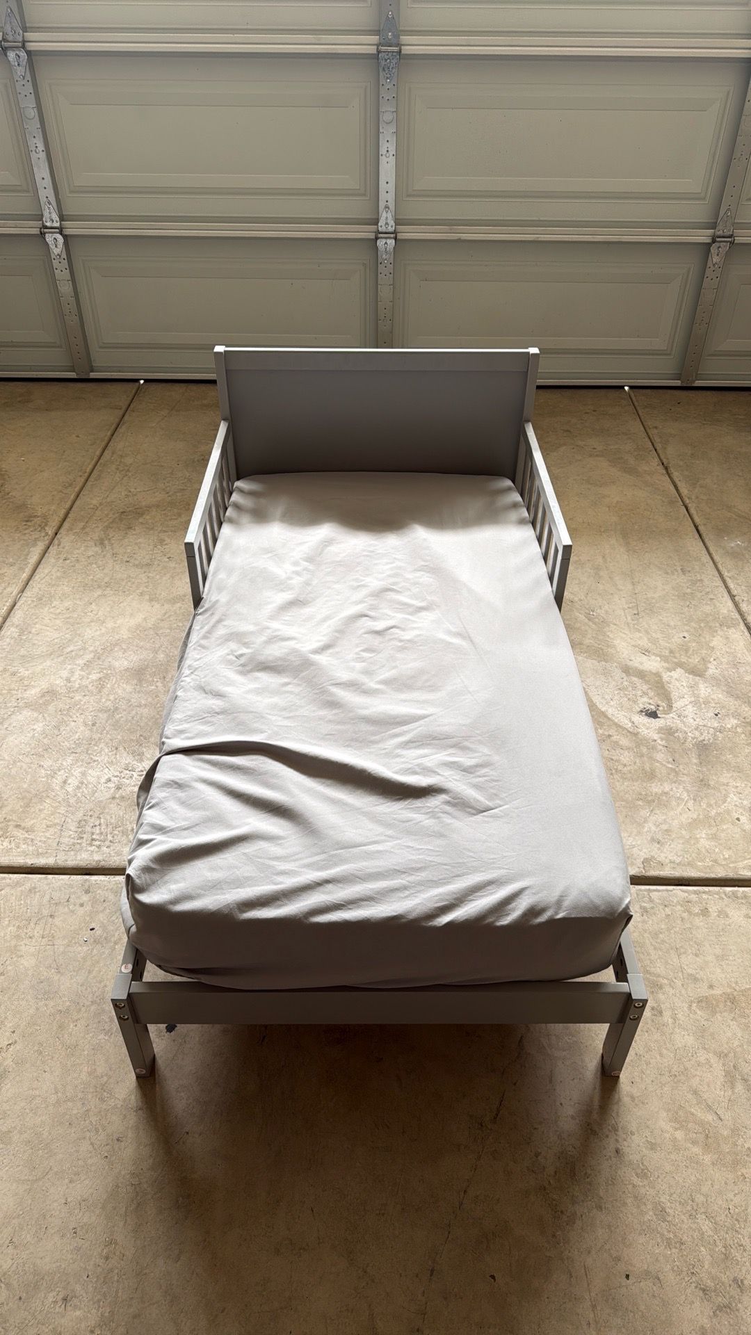Toddler bed
