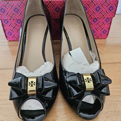 Tory Burch Stacked Bow 65mm Wedge Black Patent Leather Size 8 NIB Authentic