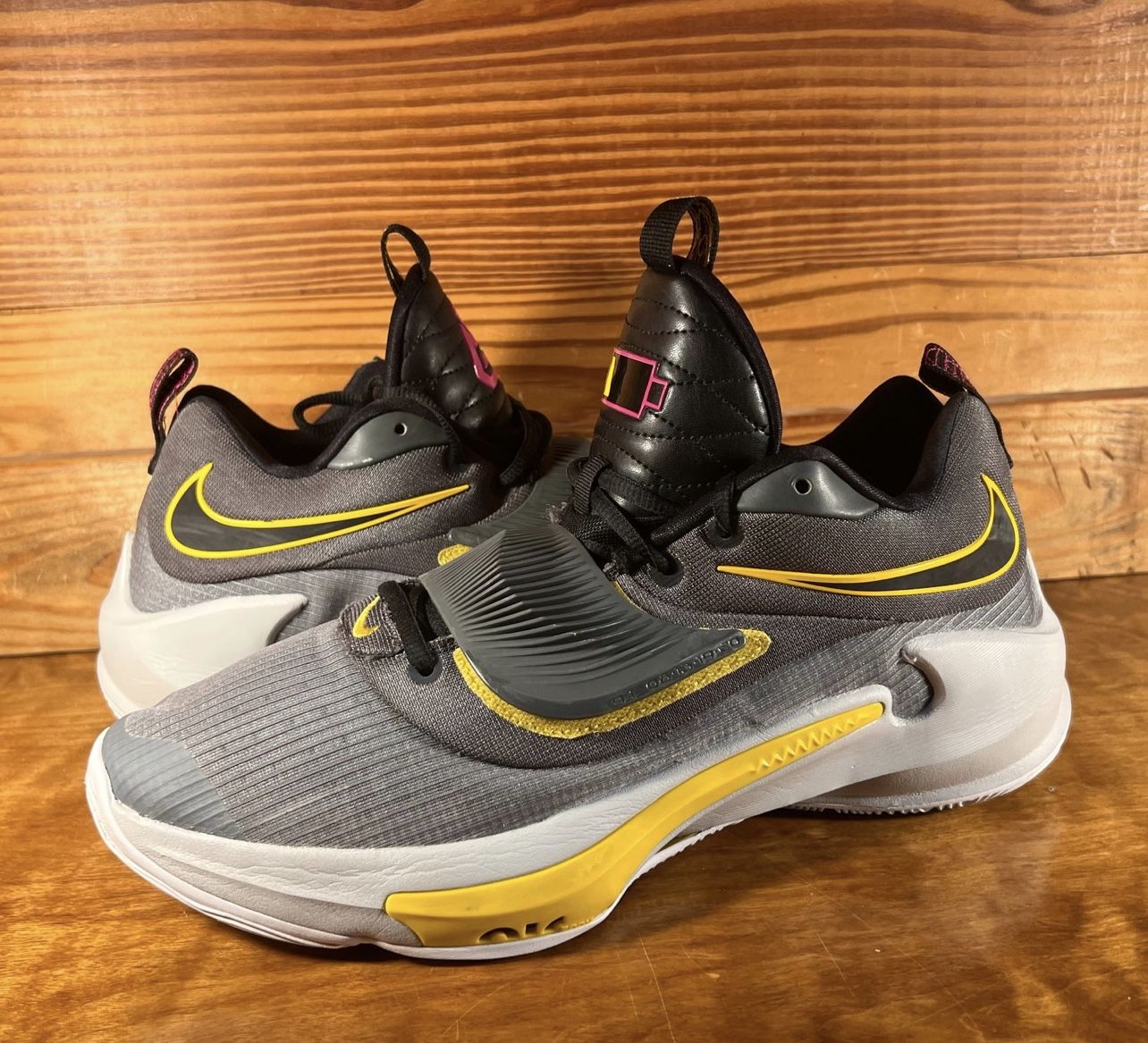 Nike Zoom Freak 3 Low Battery Grey Black Strap Zoom DA0694 006 Size 12