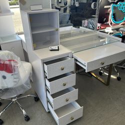 Hello Kitty Vanity And Mirror 