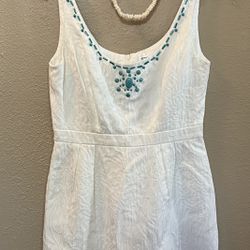 Beautiful pure white size medium women’s dress with stone necklace see all photos! No flowers there is a built-in slip at the bottom