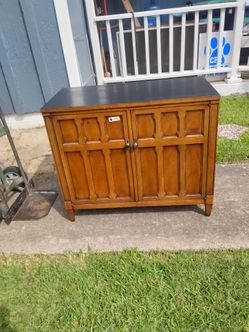 cabenit/ TV stand