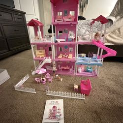 Plastic doll house