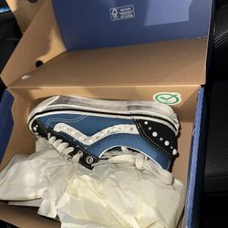 Pearlized Black/Navy Vans