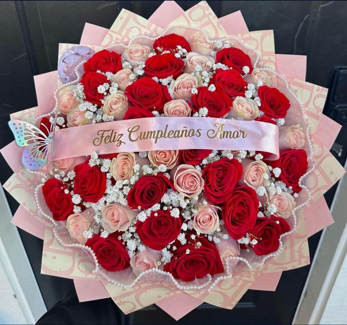 50 Roses With Babysbreath And Banner / Ramos / Flowers