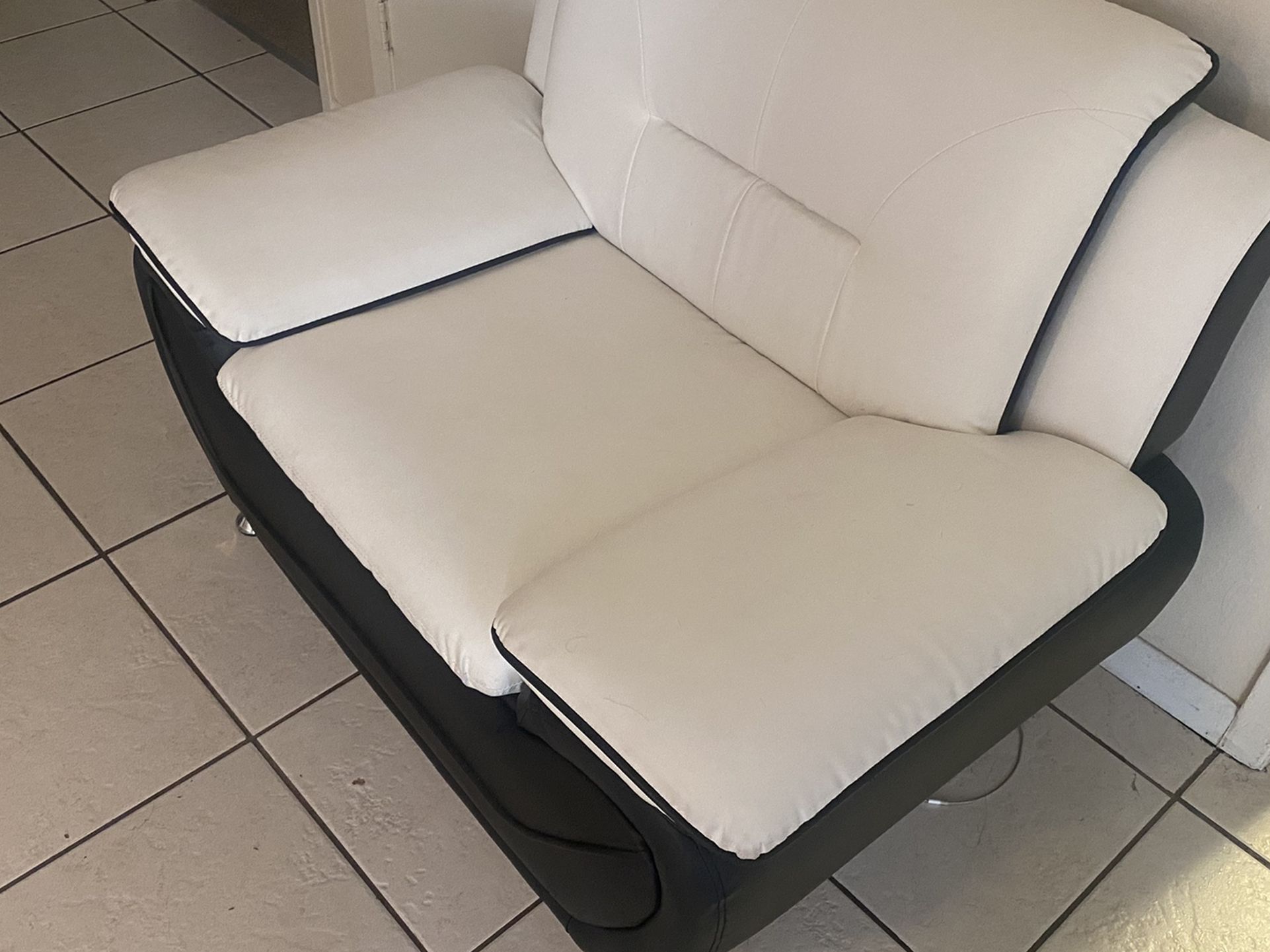 3 Piece Furniture Set (white/black Leather)