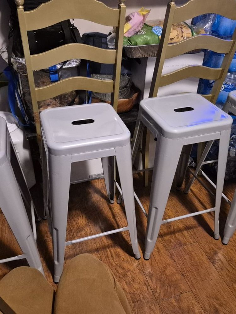Metal Stools/ Bancos De Metal