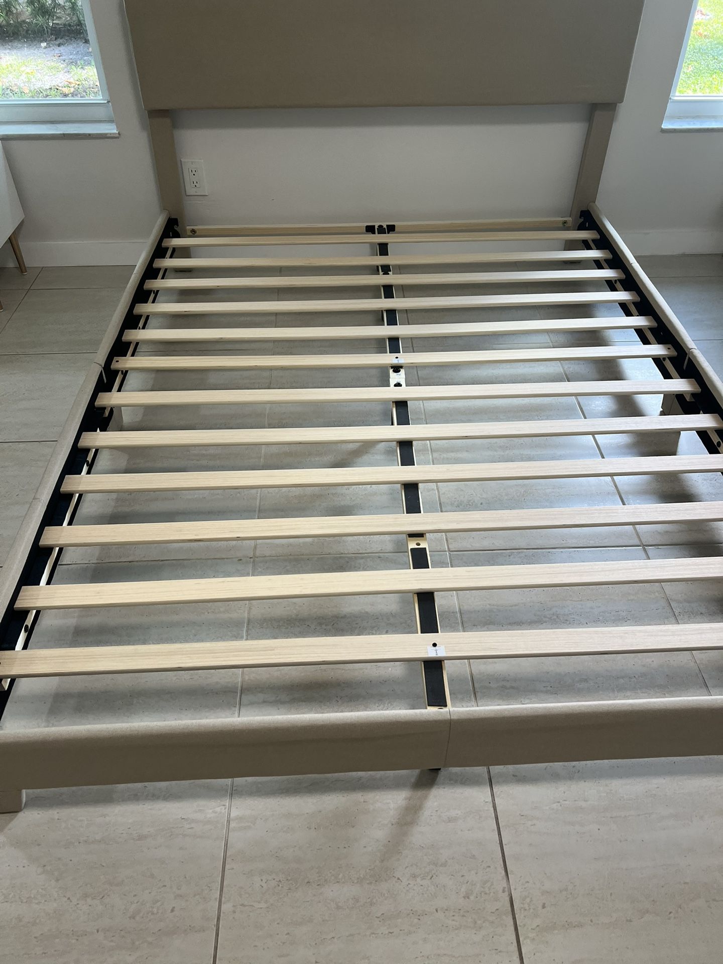 New Queen Bed Frame / Nueva Cama Queen