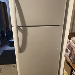 Frigidaire Refrigerator With Top Mount Freezer