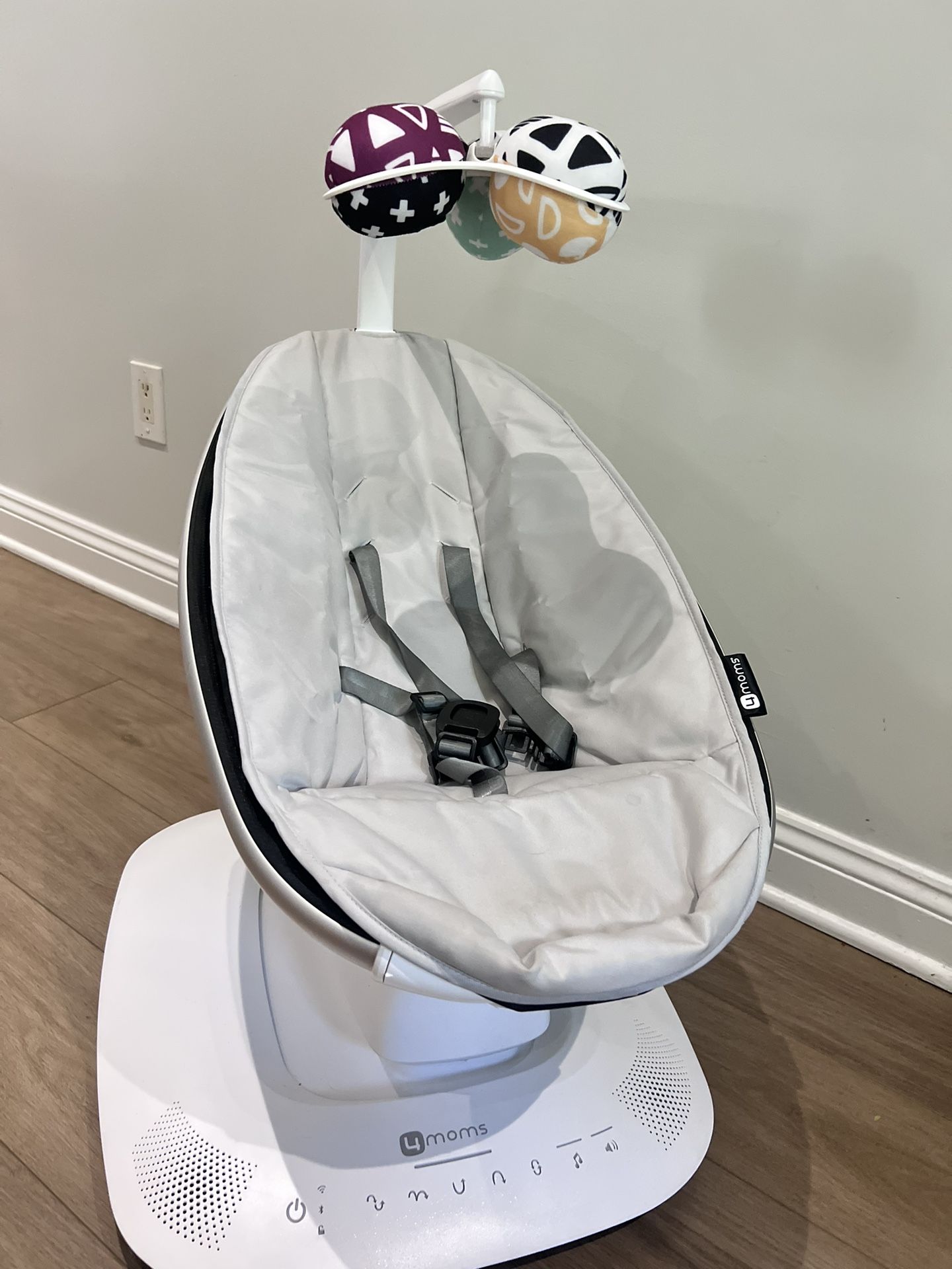 4 Moms Mamaroo
