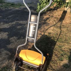 Fiskars Push Lawn Mower