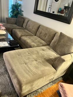Dark grey macy’s couch in Excellent condition