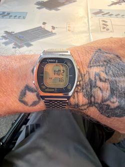 Up for sale is a highly sought-after, vintage 1980s Casio AA-85 digital/analog watch utilizing the legendary Module 103.