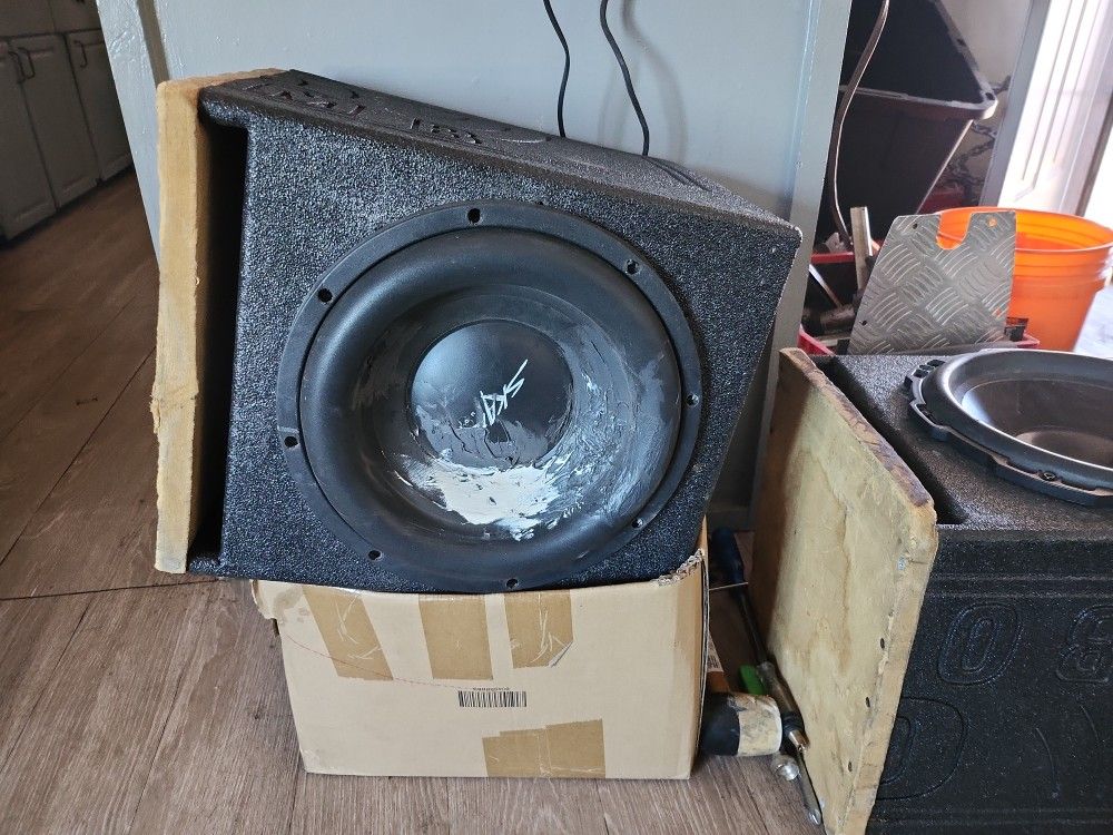 SKAR 12" Woofer It Pounds $100