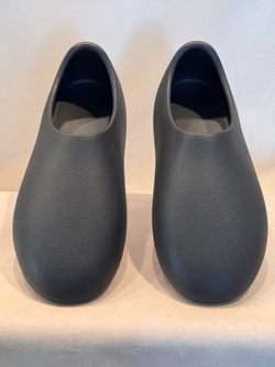 YZY Yeezy SL-01 brand new sz 10