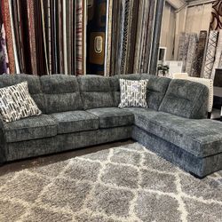 Sectional With Pillows 