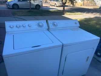 Vintage Whirlpool washer and (GAS) dryer in fantastic condition working great!  50$ delivery 30 day warranty