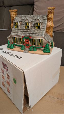 Colonial Village Houses Christmas Department 56 and Heartland Valley Pieces (various prices)