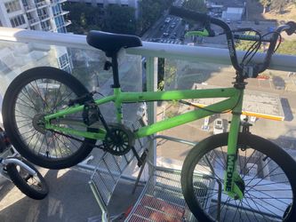 Maddgear 18" Hazard Mag Wheel Boy's Bike, Green: