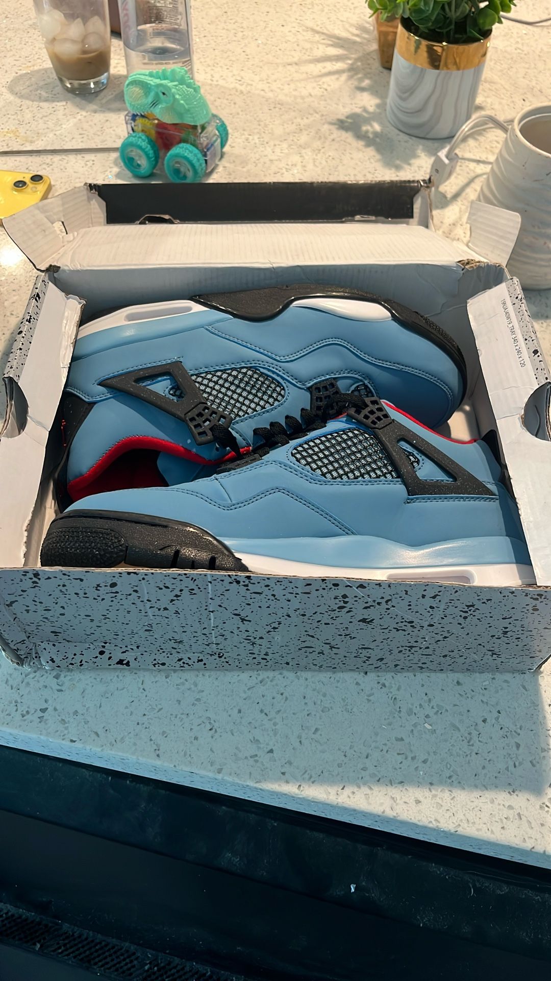 Jordan 4 Travis Scott