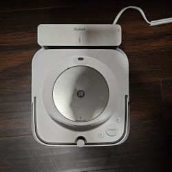 iRobot Brava Jet m6 Mop In Mint Condition 