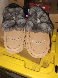 Slipper shoes size 9