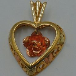 10KT TWO TONE HEART PENDANT WITH ROSE 3.2G MINT CONDITION 