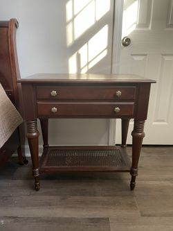 Ethan Allen Side Table / Nightstand