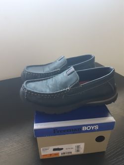 Boys Casual/ Dress Comfy Shoes Size 2 Like New