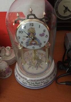 Precious moments glass clock balls on the bottom spin around