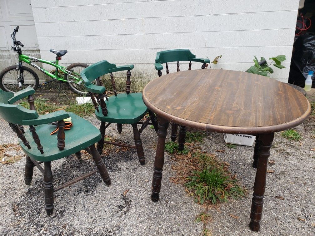 Kitchen Table with 4 Matching Chairs