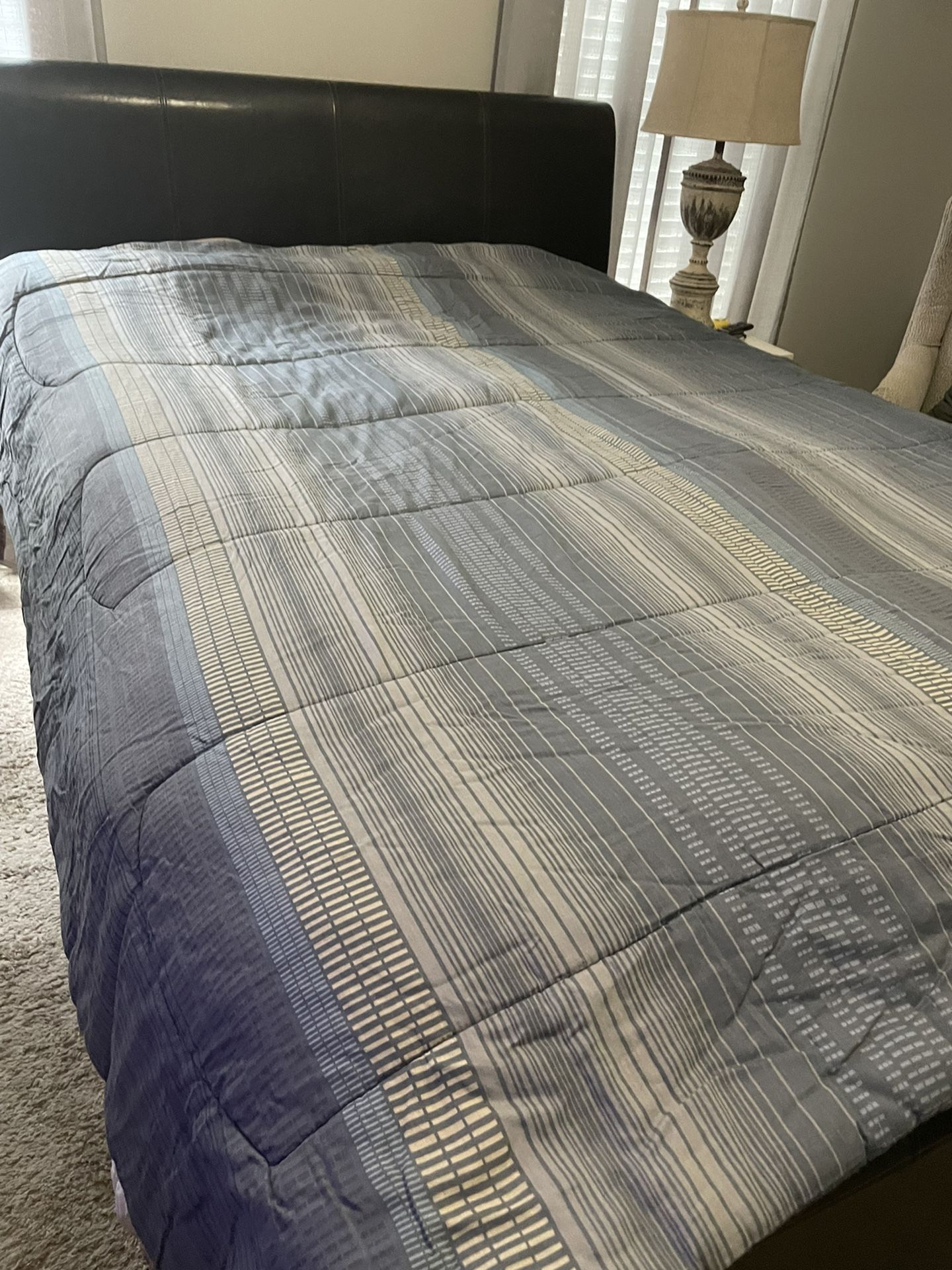 Full/queen Reversable Comfirter