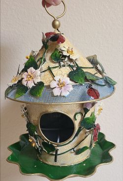 Decorative Metal Round Birdhouse