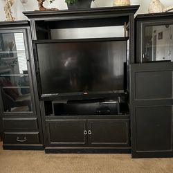 Entertainment center