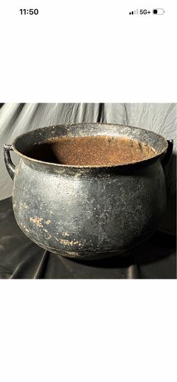 10 Gallon Cast Iron Witches Caldren!
