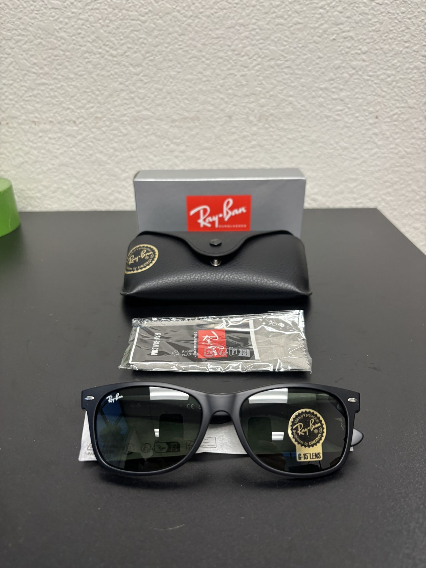 Ray-Ban RB2132 Wayfarer Classic