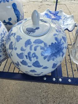 Blue and White Porcelain Ginger Jar with Lid