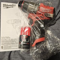 Milwaukee Drill With M12 Battery 