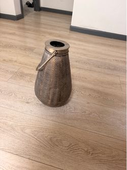 Lantern vase