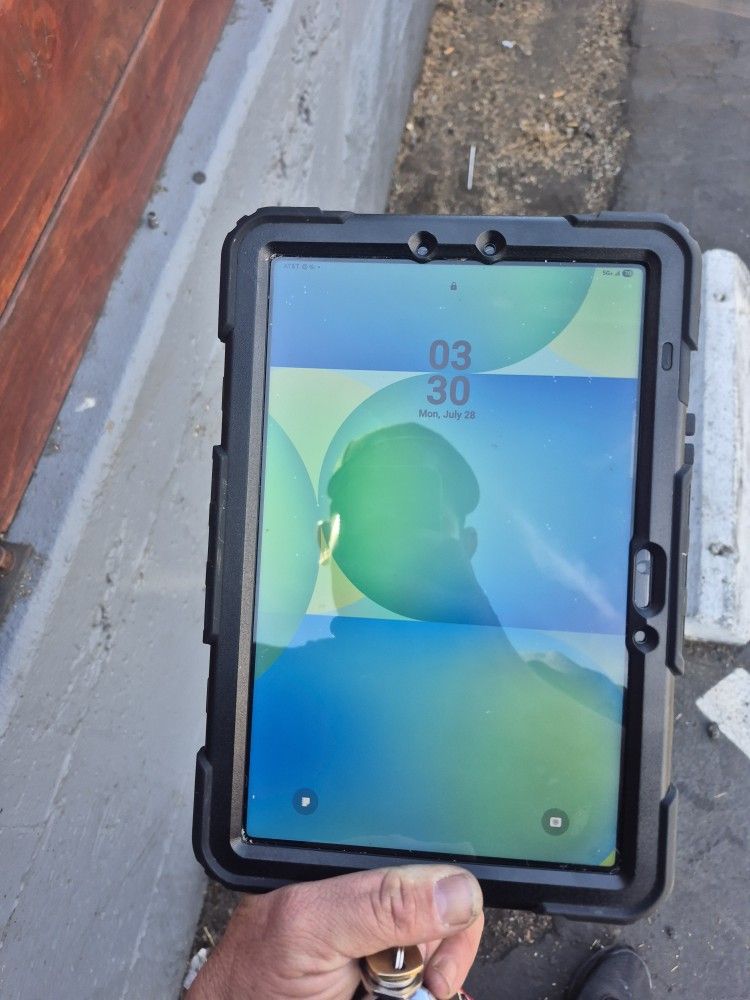 Galaxy Tab 10 FE 5 G Unlocked Need Gone Tonight 250$