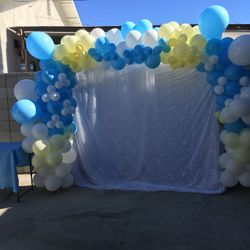 Baby shower balloon garland 
